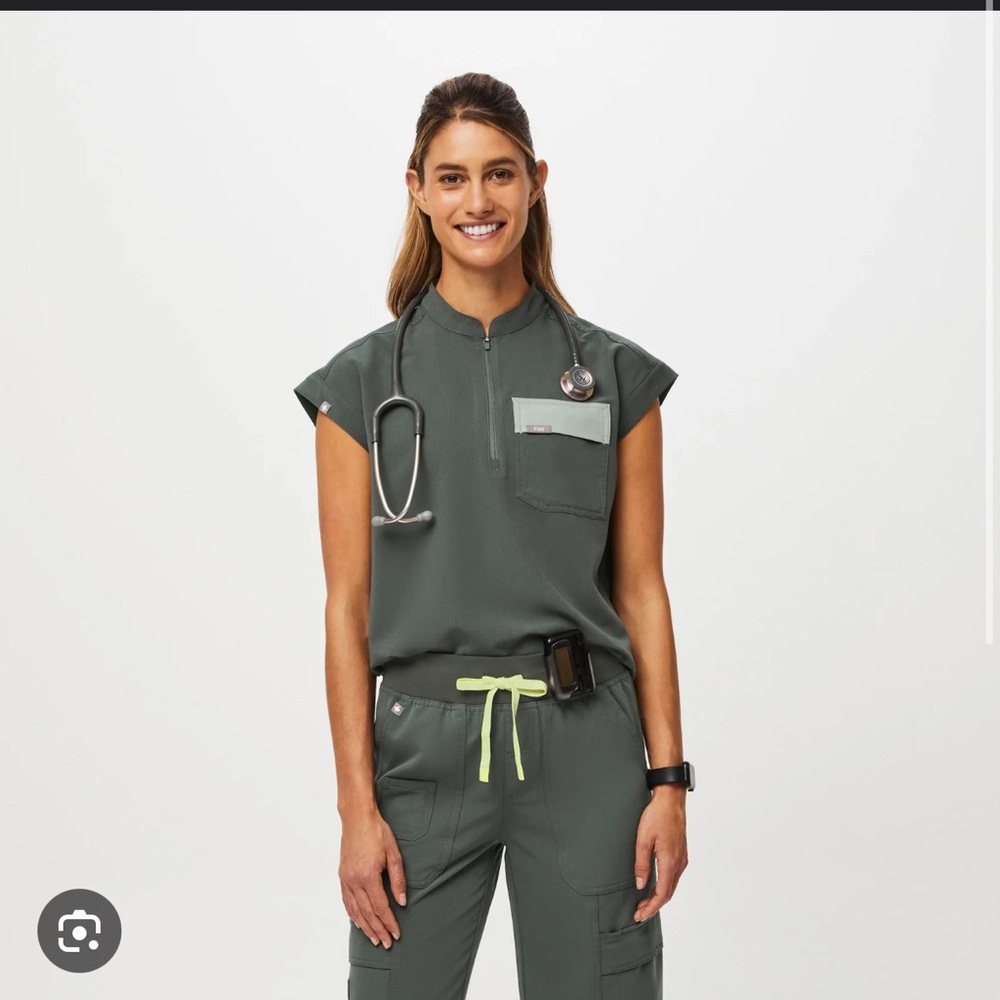 women's Bonsai Kisumu - Cargo Scrub
Top
XXS / Bonsai